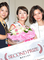 なんば店のスタッフと記念撮影