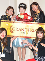 東京本店のスタッフと記念撮影